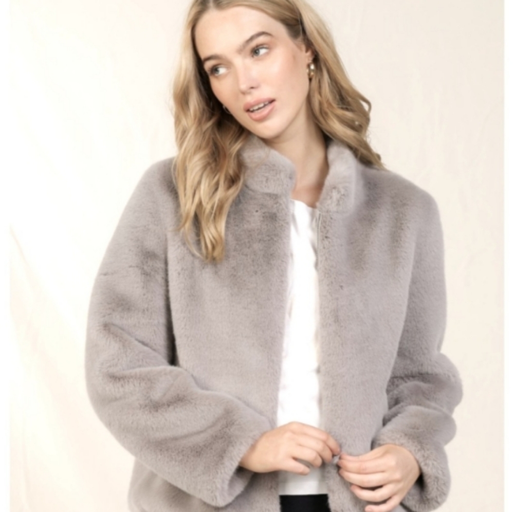 Skies Are Blue Gravender Faux Fur Bomber Jacket size Large